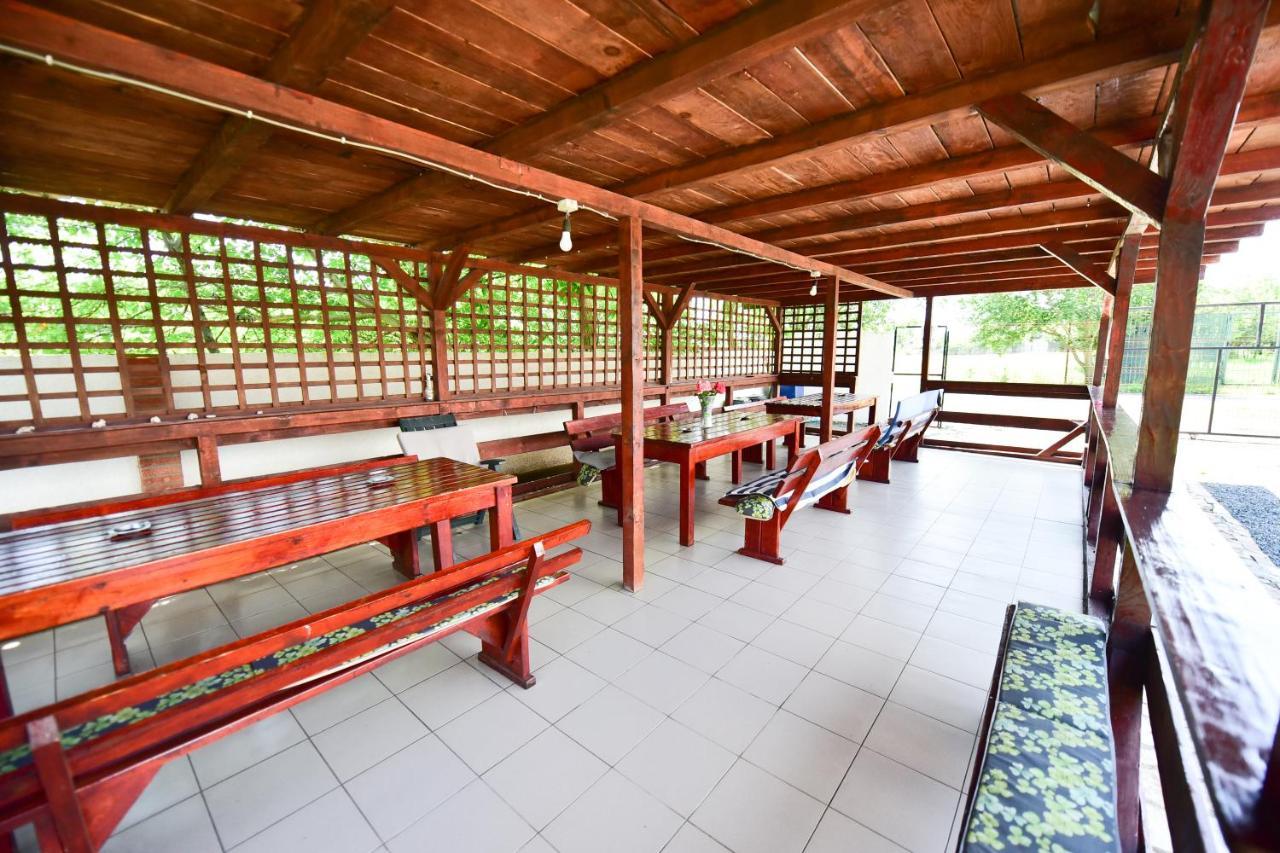 Vila Maya Vama Veche Exteriör bild